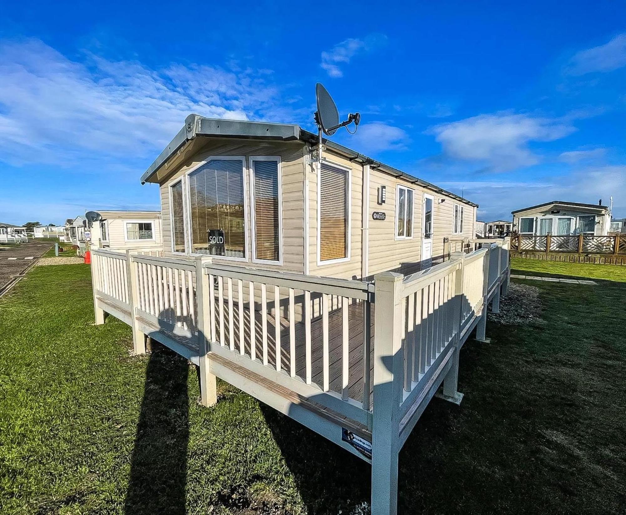Lovely Caravan With Spacious Decking At North Denes In Suffolk, Ref 40134Nd Lowestoft Exterior photo